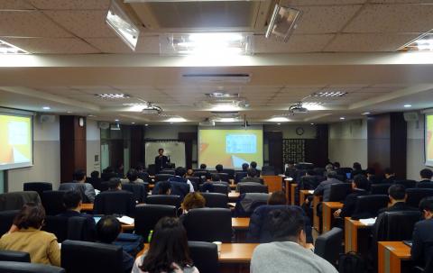 15일(금) 서울 강남구 카이스트 도곡 캠퍼스에서 ‘4차 산업혁명 8대 신산업 창출을 위한 제도정립 산학연관 토론회’가 KISTI 주관으로 개최되었다. ⓒ 김은영/ ScienceTimes