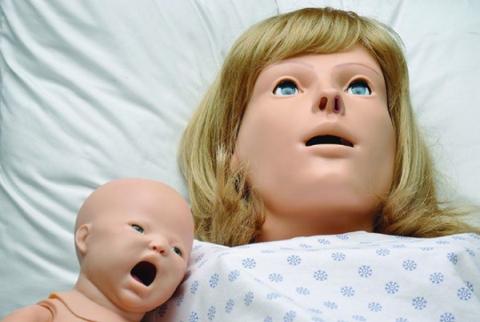 Gaumard는 과거 산모 로봇을 선보여 화제를 모은 바 있다