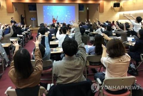 23일 서울 충무아트센터 컨벤션홀에서 치매 환자를 위한 무용의 가치와 이점 이해하기를 주제로 2018 댄스 포 디멘시아 국제 심포지엄이 열리고 있다. 2018.10.23 ⓒ 연합뉴스 제공