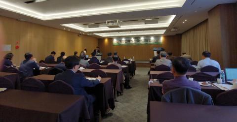 ‘기후변화와 전력산업 대응방안’을 주제로 한 제14차 전력포럼이 26일(금) 서울 코리아나 호텔에서 개최됐다. 사진은 전봉걸 미래에너지정책연구원 원장이 인사말을 하는 모습. ⓒ 송찬영 / ScienceTimes
