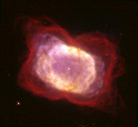 과학자들이 ‘NGC 7027’라 불리는 행성모양의 성운(사진) 속에서 최초의 우주 생성 초기의 분자 이온화 헬륨(HeH+)을 발견했다. 향후 우주화학 연구의 ⓒWikipedia