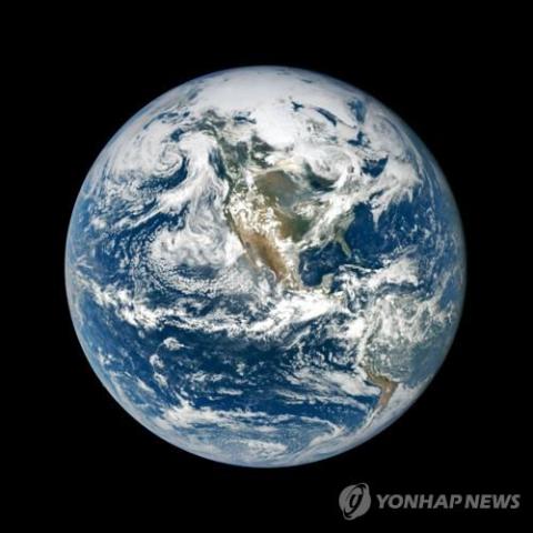 우주에서 본 지구  ⓒ EPA=연합뉴스