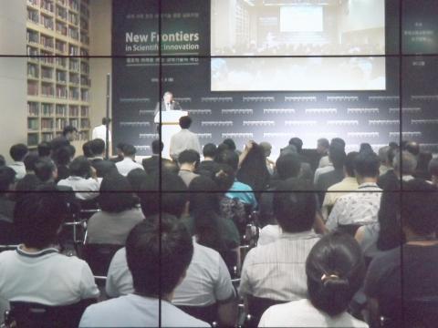 8일 한국고등교육재단에서 열린 ‘세계 석학초청 과학기술 윤합 심포지엄’에서 스티븐 추 등 과학자들은 최근 연구현장에 첨단 ICT 기술이 대거 활용되고 있다고 말했다. ⓒ ScienceTimes