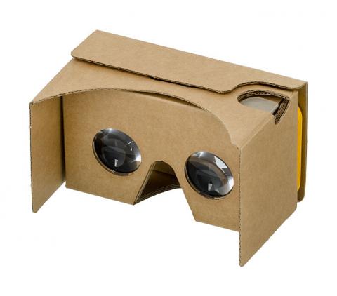 고가의 VR 기기 뿐만 아니라 저가의 VR 기기도 등장하면서 이용자가 선택할 수 있는 폭이 넓어졌다. 사진은 2만원대로 VR 콘텐츠를 즐길 수 있도록 만든 구글의 카드보드 ⓒ Evan-Amos / Wikipedia