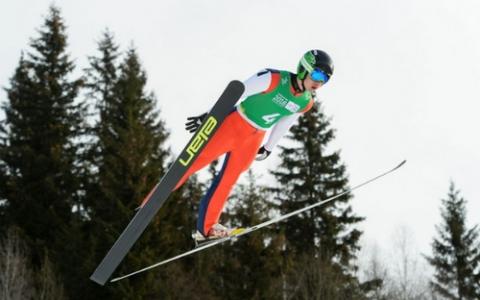 V자세로 활강하는 스키점프 선수 ⓒ olympic.org