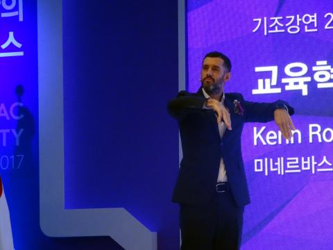 켄 로스 미네르바 스쿨 아시아 디렉터가 두번째 기조강연을 맡았다. 미네르바 스쿨은 100% 온라인 수업을 하는 대학교육기관으로서 전 세계 7개 도시에서 거주하며 프로젝트를 수행하는 혁신적인 교육 플랫폼으로 평가받고 있다. ⓒ 김은영/ ScienceTimes