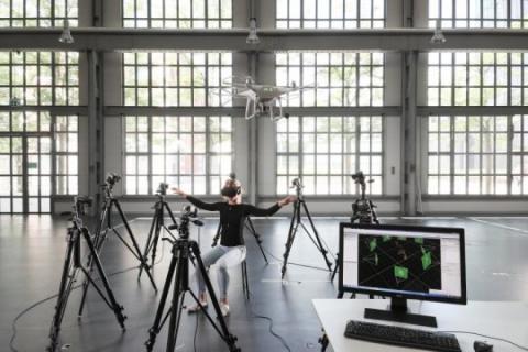 몸통을 이용한 드론 조종 기술 개발 ⓒ EPFL / Alain Herzog