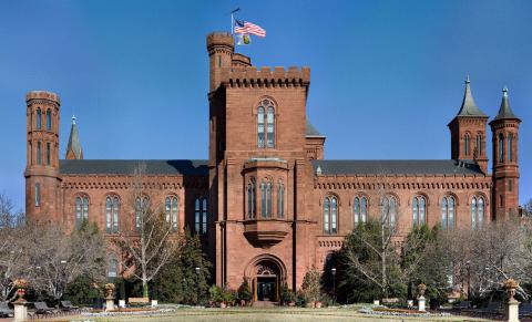 미국 워싱턴 D.C.에 있는 스미스소니언 협회(Smithsonian Institution). 항공우주박물관 등 세계 최대 박물관 단지와 미술관, 연구소, 도서관 등을 가진 미국 문화기관의 총집합체로 알려져 있다. ⓒ wikipedia
