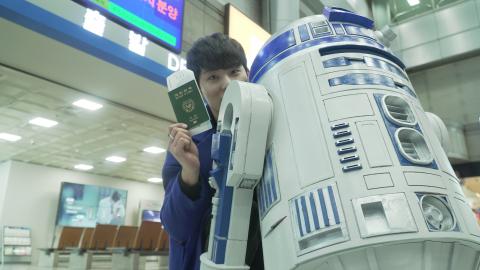 긱블은 SF영화에 나오는 신기한 제품들을 직접 만든다. 지난 2월에는 영화 스타워즈의 마스코트 로봇 '알투디투'를 직접 여행용캐리어 로봇으로 만들어 공항에 들고 가는 모습을 선 보였다.