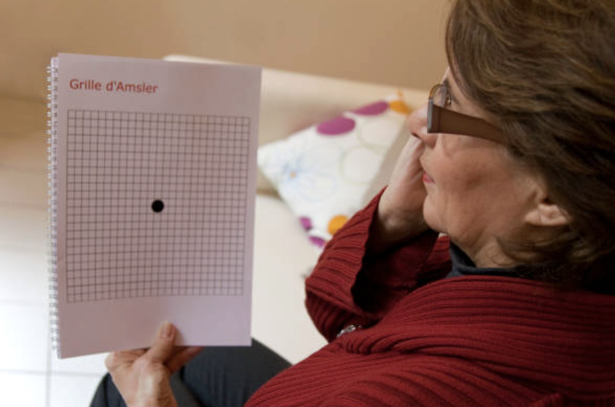 실명 위기의 노인들에게 찾아온 빛, 2mm 칩이 시력을 되살리다