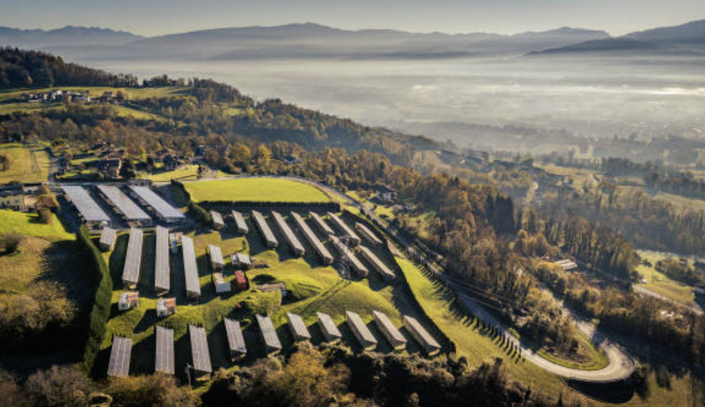 땅에서 하늘, 그리고 우주까지: 태양광 발전의 새로운 영토들