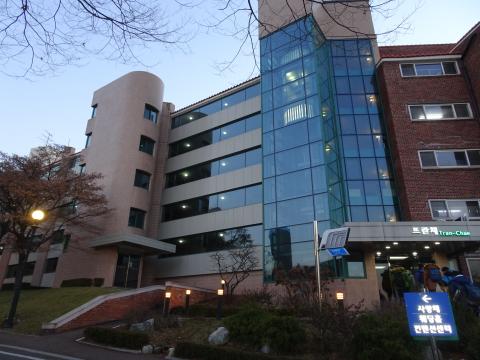 학생들은 호암교수회관에 방을 배정받았다. 모두들 이 곳에서 하룻밤을 보낸 후 내일 본격적인 심사 발표에 들어간다. 경쟁에 앞서 같은 과학에 열정을 가진 친구들끼리의 밤은 또 하나의 새로운 경험과 추억이 될 것이다. ⓒ 김은영/ ScienceTimes