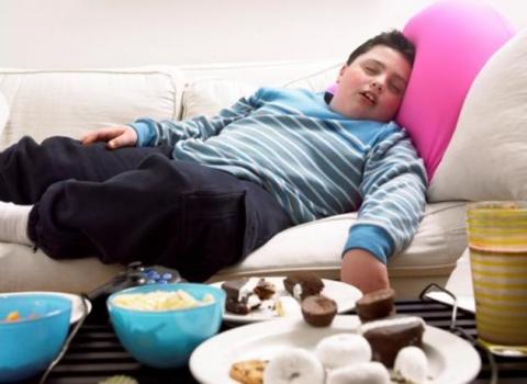 늦은 저녁이나 잠자기 전 출출해서 먹는 간식이 인체 건깅에 치명적일 수 있다는 연구 결과가 이어지고 있다. 비만은 물론 당뇨, 심장병, 기억력 감퇴에 악몽의 원인이 될 수 있다는 연구 결과가 발표됐다. ⓒuratex