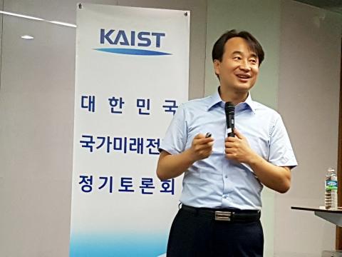 김대영 카이스트 교수는 4차산업혁명의 핵심기술인 사물인터넷은 '데이터'를 확보하는 것에서 부터 출발한다며 데이터를 확보하기 위해 글로벌 IT기업들의 경쟁이 치열하다고 전했다. 그는 데이터를 중심으로 한 플랫폼 기업을 만들기 위해 국내 기업들도 노력해야 한다고 강조했다.