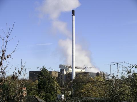 영국의 한 음식물 쓰레기 소각장. 음식물 쓰레기 소각장은 늘어나는 쓰레기 매립장을 대체하기 위한 수단의 하나다. Credit : Wikimedia Commons / Snowmanradio