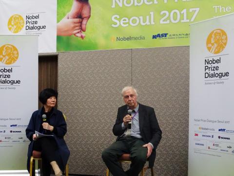 로버트 후버 교수가 ‘2017 노벨프라이즈 다이얼로그(Noble Prize Dialogue Seoul 2017)’에 노벨상 수상자로 참석해 자신의 연구분야와 노학자로서 느끼는 노화에 관한 의견을 밝혔다. ⓒ 김은영/ ScienceTimes