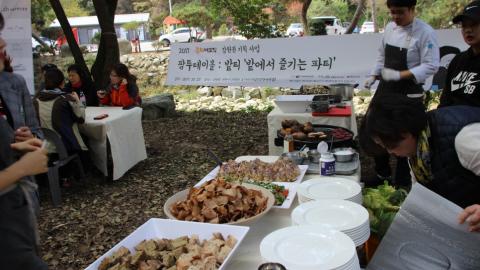 밭에서 즐기는 파티라는 의미의 밭티라는 아이디어도 등장했다. 지난해 단발성으로 진행한 밭티 행사가 호응이 좋아 비즈니스 모델로 만드는 중이다. 사진은 지난해 10월말에 열린 밭티 행사. ⓒ 농림축산식품부 블로그