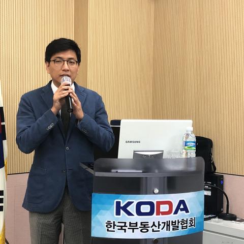 모바일 앱으로 부동산 정보를 제공하는 직방의 안성우 대표가 국내외 프롭테크 시장 현황에 대해 발표하고 있다. ⓒ 조인혜/ Sciencetimes