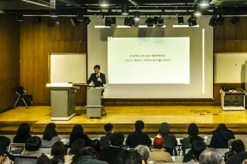 과학의 시작이 지성뿐만 아니라 상상력과 같은 비지성적인 요소들이 공존했다는 주장이 철학자들을 통해 제기되고 있다. 사진은 10명의 철학자들이 참여해 과학의 뿌리를 찾아나가고 있는 서강대 '오리지ㄴ 오브 사이언스' 특강.