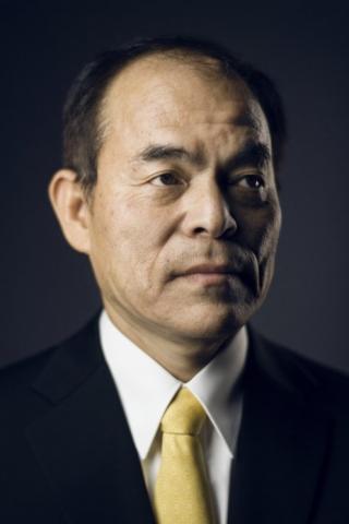 청색 LED를 개발한 후 회사로 부터 정당한 직무발명 보상을 받지 못했다고 생각한 나카무라 슈지 교수는 니치아 화학공업을 상대로 거액의 소송을 벌였다. ⓒ nobelprize.org